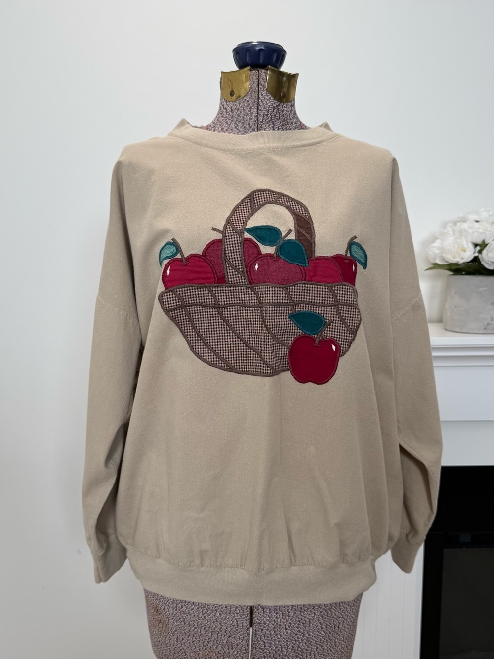 Vintage Beige Apple Basket Cottagecore Pullover Sweater - Women's L
